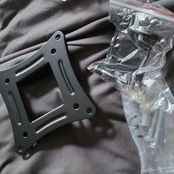 Up to 32" Wall mount - Picture 2 of 3